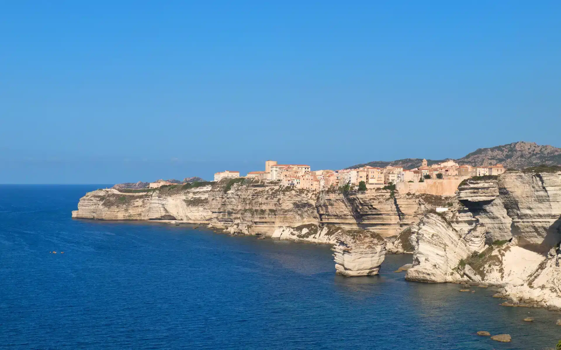 Bonifacio ville perchee falaises