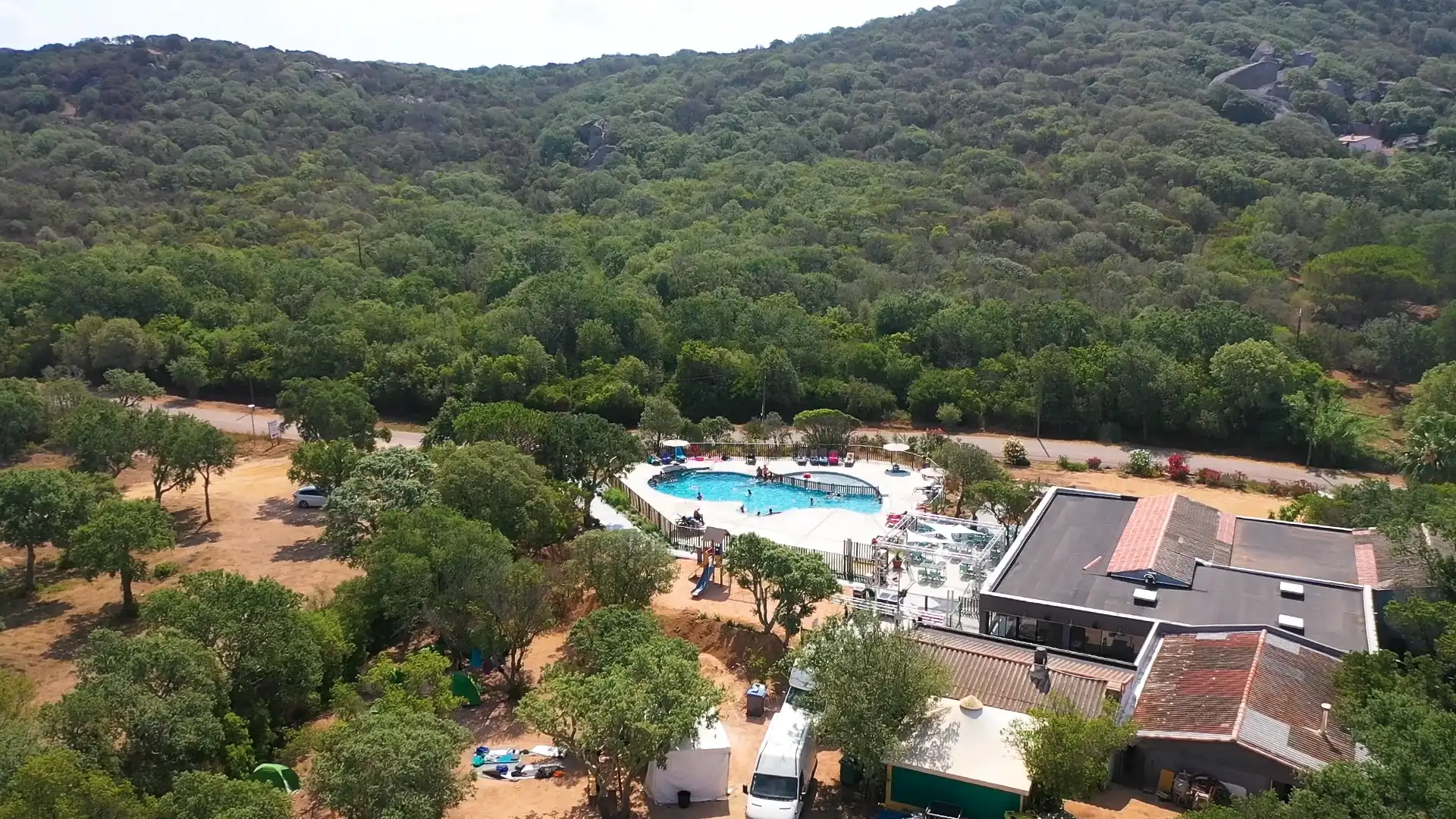 camping le damier vue aerienne piscine nature