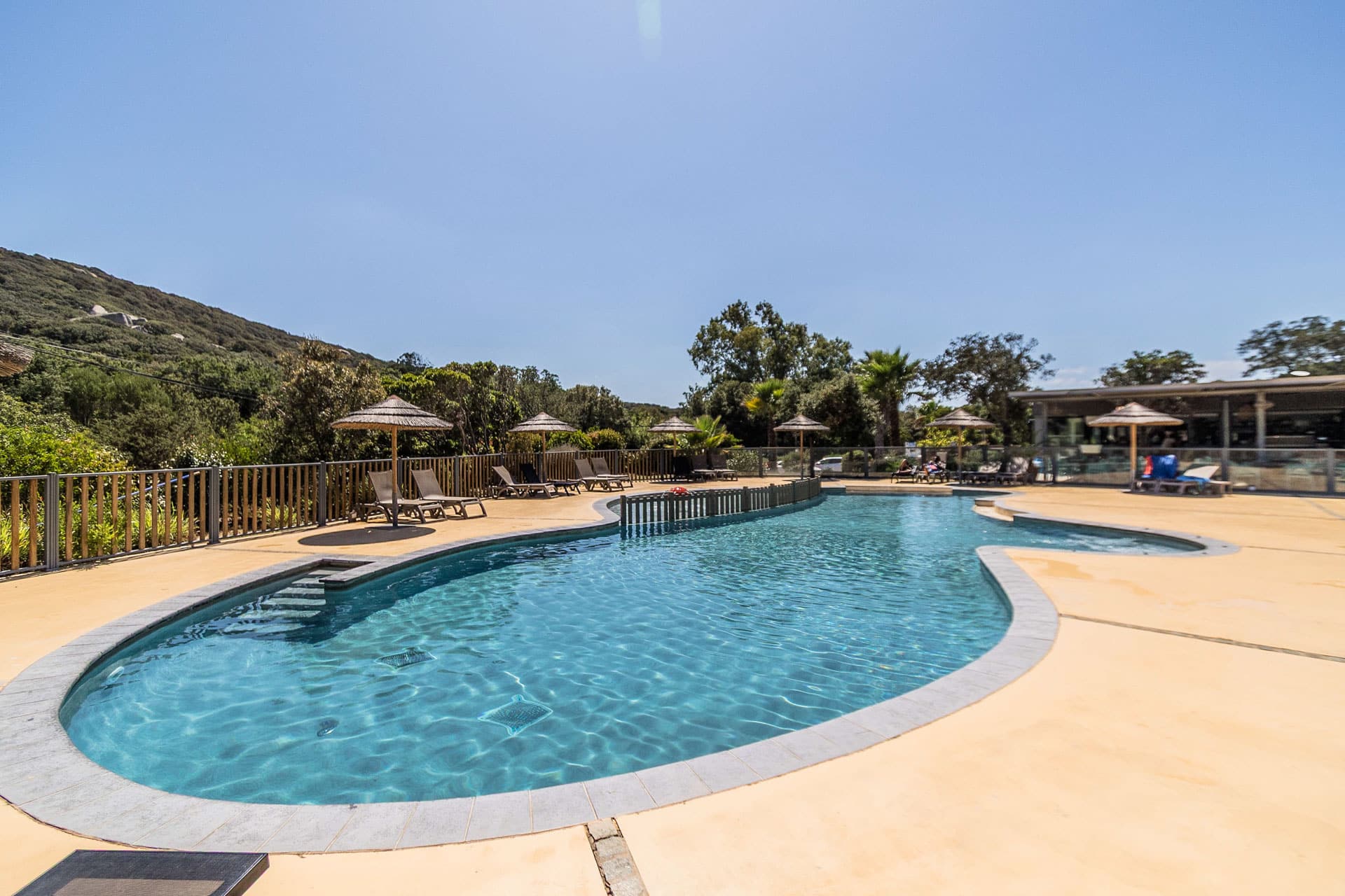 piscina campeggio corsica sud ()